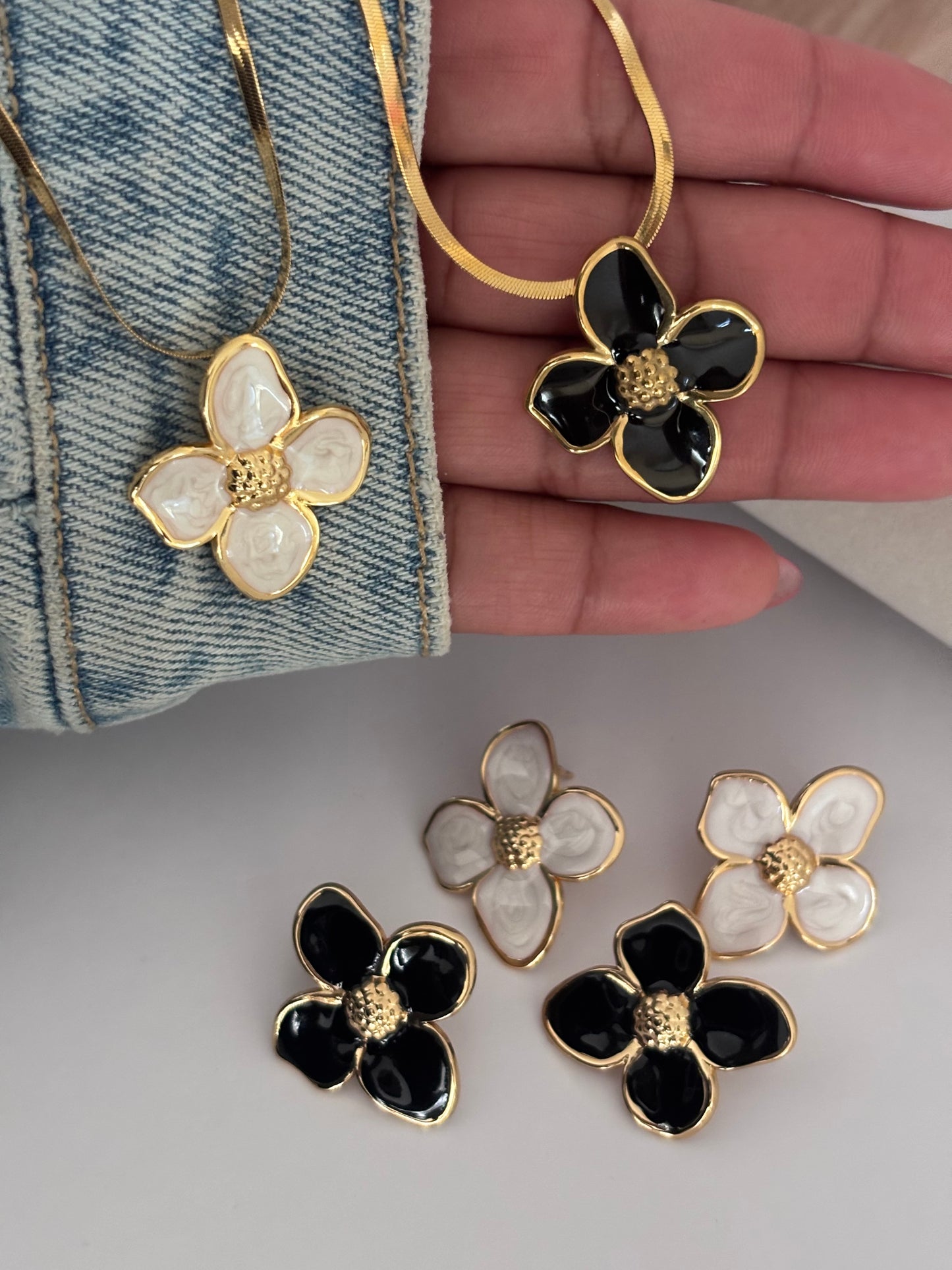 Rosy – Set de Collar y Pantallas