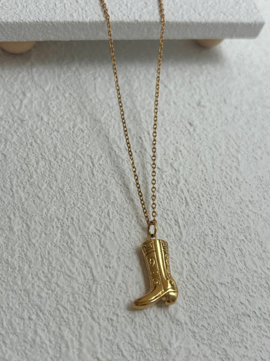 Vaquera – Collar de Botita en Acero Inoxidable 304 Bañado en Oro 18K