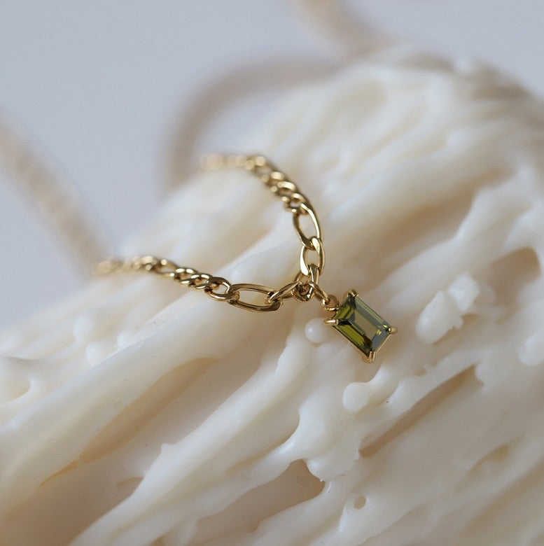 Oliva – Collar con Cristal Verde en Acero Inoxidable 304 Bañado en Oro 18K