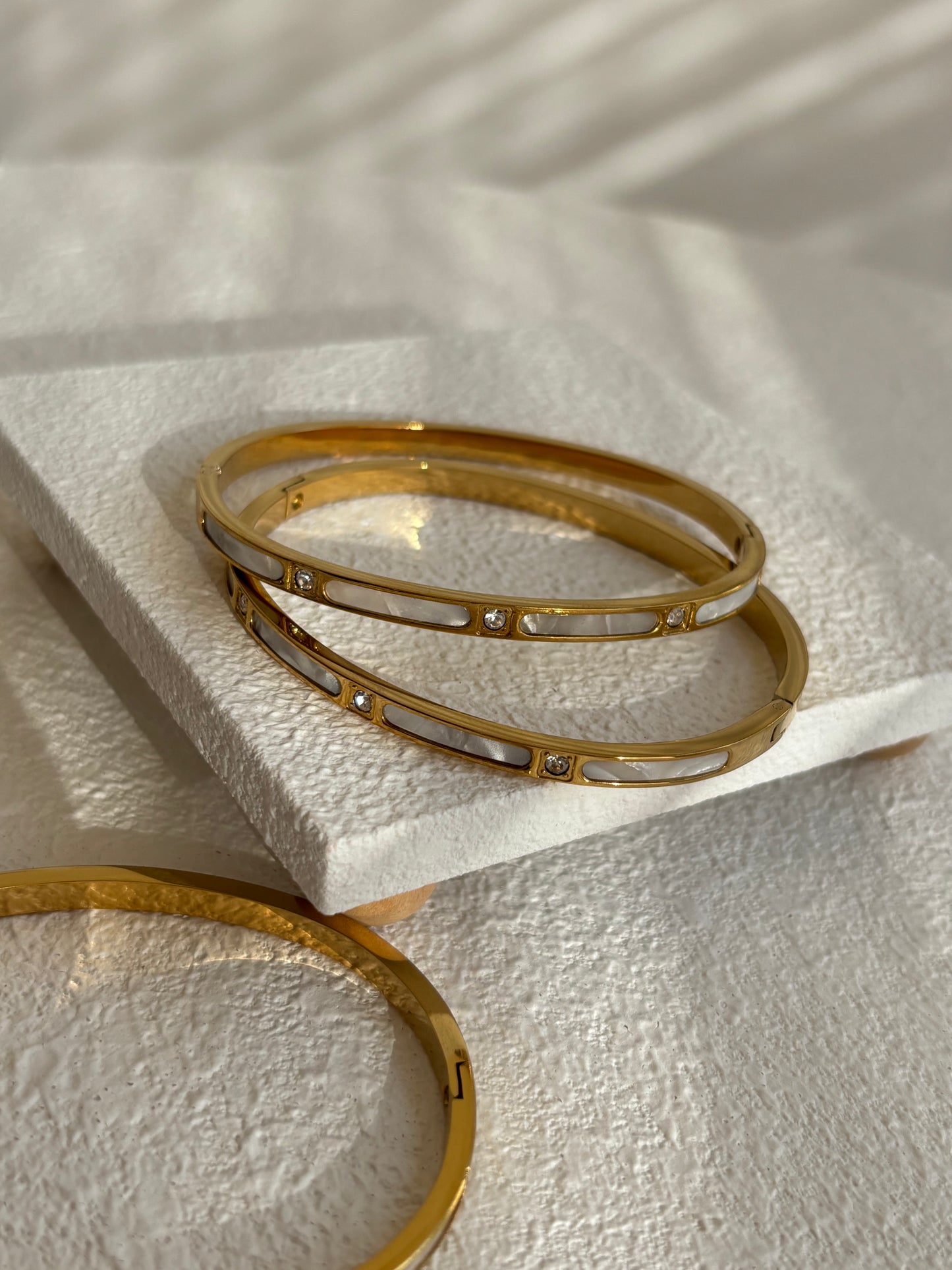 Altiva – Brazalete / Acero Inoxidable 304 / Baño en Oro 18K